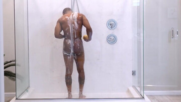 Soapy jerk off solo makes muscular ebony male reach the best outcome