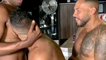 Muscular men swap the tight ass together in restless anal threesome