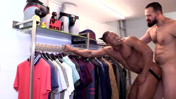 Fit white guy fits his peen inside a gorgeous black booty