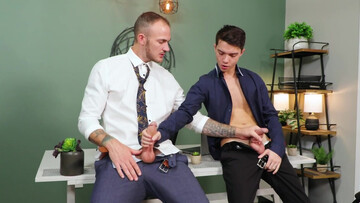 Office DILF Christian Wilde fucks Sam Ledger on the couch