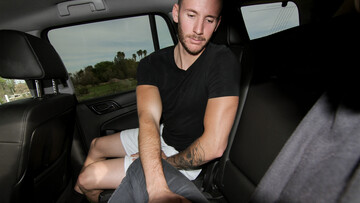 Naked lover gets his dose of pleasure on the backseat