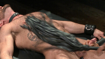 Muscular DILF receives rough sexual treatment in marvelous maledom kinks