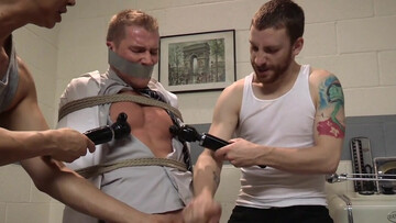 Gay bondage perversions on the dentist's chair in mutual threesome