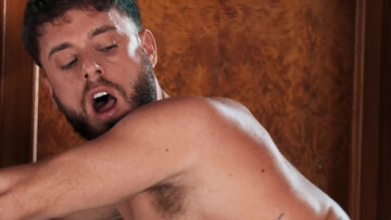 Latino bottom Manuel Reyes wants Papi Kocic from behind