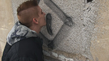 Slender boy skips toying his ass for the real deal in exchange for money