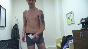 Dyed hair twink bends over to get fucked happily