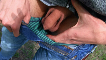 Dude gets harder and harder as he sucks that nice peen