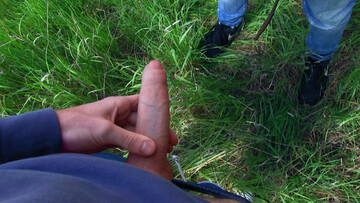 Dude gets harder and harder as he sucks that nice peen