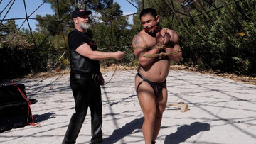 Erotic maledom in sunny scenes for a curvy male slave with high endurance