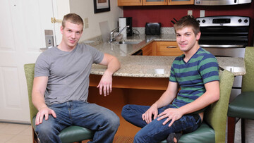 Amateur blokes pose on live cam naked and ready for anal fun